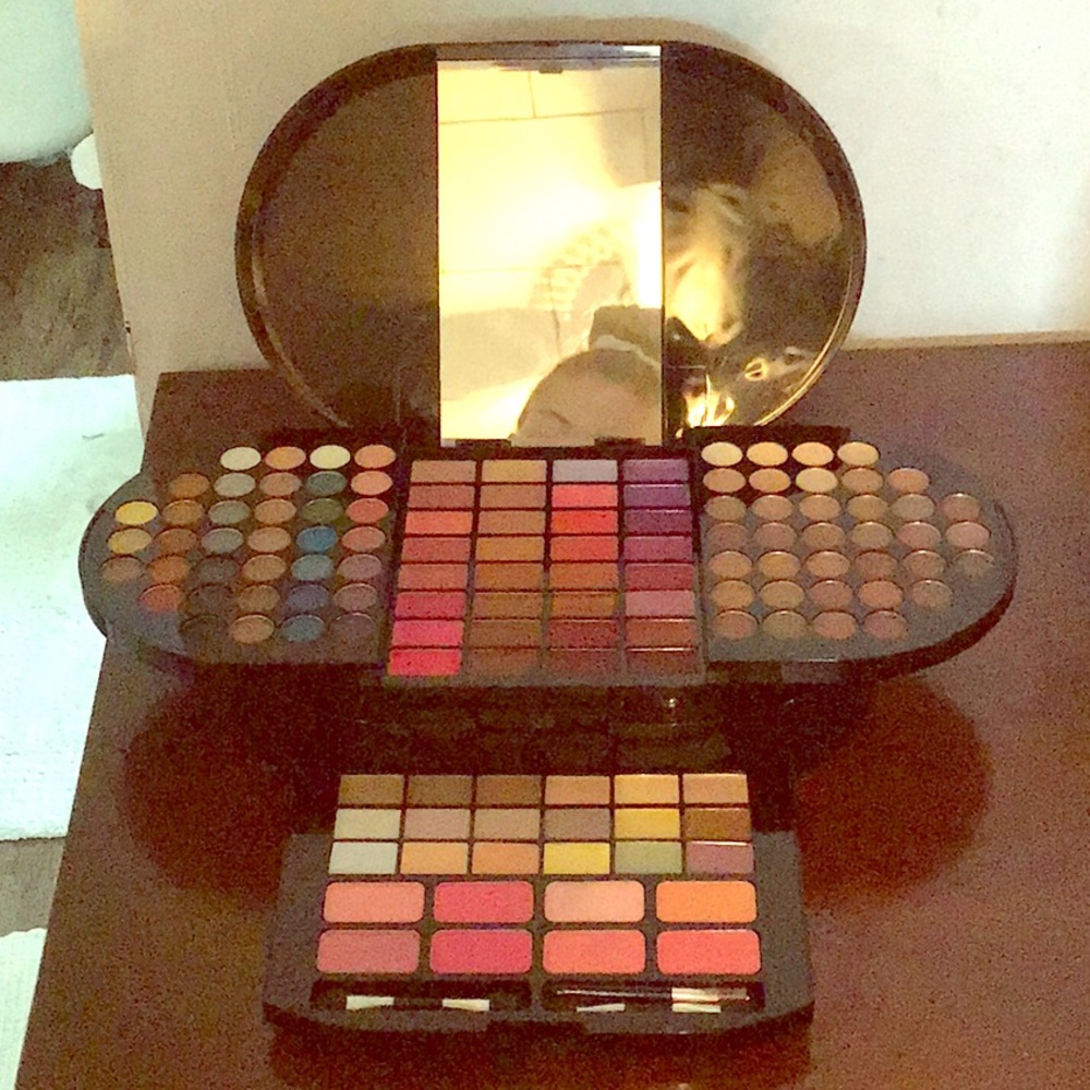 2 makeup kits